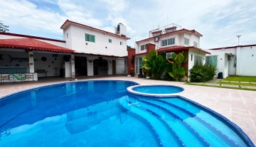 Casa con Alberca en Yautepec